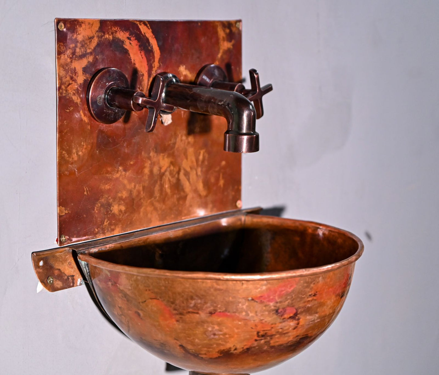 Unlacquered Copper Wall Sink – Hammered Copper Wall-Mounted Basin with Faucet
