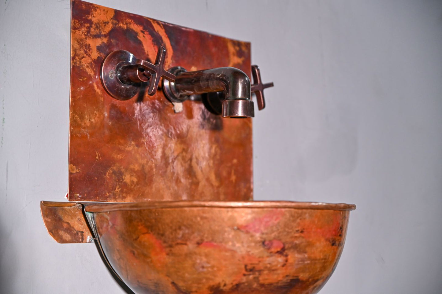 Unlacquered Copper Wall Sink – Hammered Copper Wall-Mounted Basin with Faucet