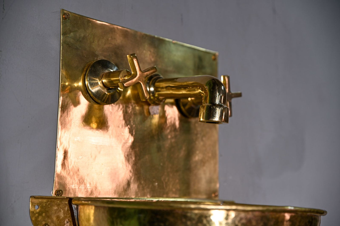 Unlacquered Brass Wall-Mounted Sink – Floating Brass Washbasin with Integrated Faucet