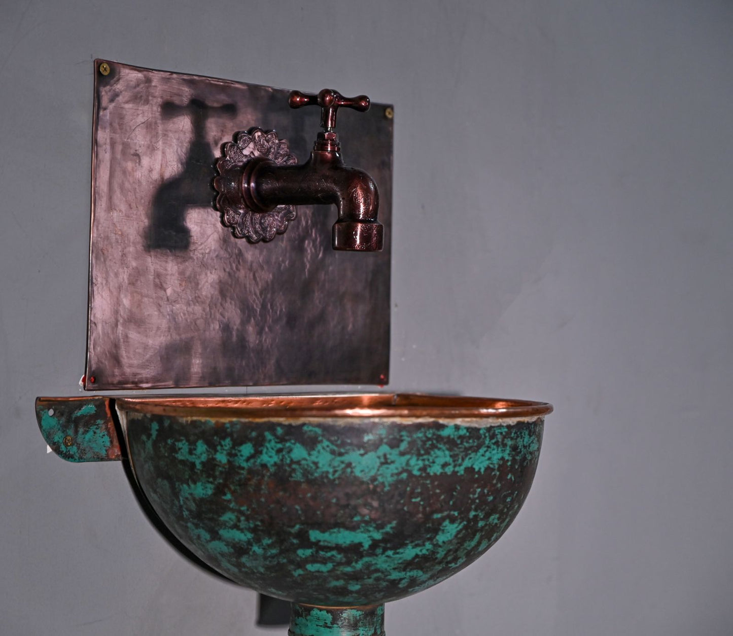 Aged Copper Wall-Mounted Sink – Green Patina Basin with Integrated Wall Faucet