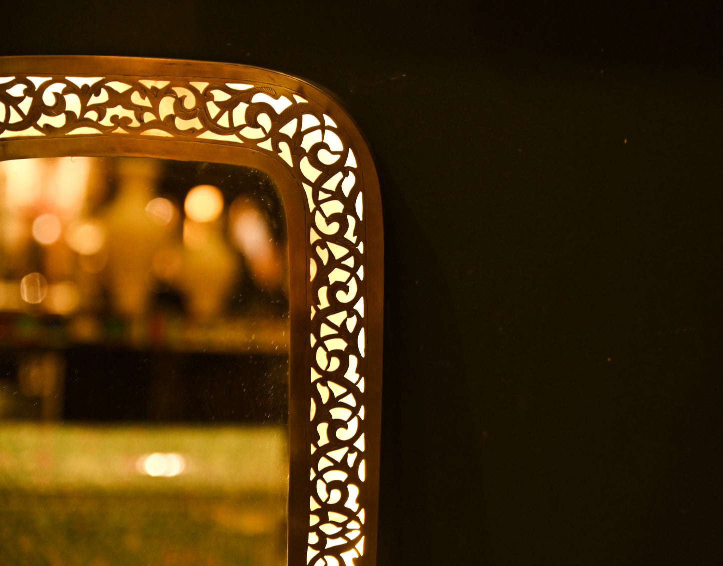 Brass Wall Mirror with LED Lighting – Handmade Moroccan Artisan Piece