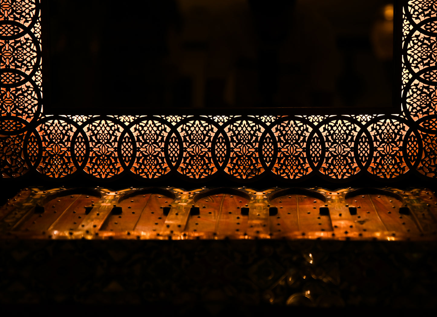 Moroccan brass mirror with LED – Handmade artisanal illuminated wall mirror