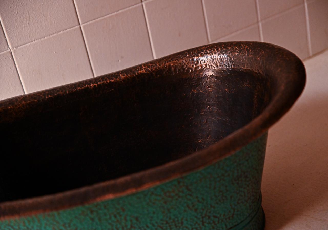 Freestanding Copper Bathtub with Green Patina Exterior – Handmade Flat Base Soaking Tub