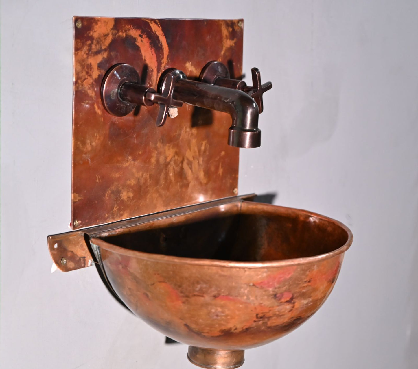 Unlacquered Copper Wall Sink – Hammered Copper Wall-Mounted Basin with Faucet