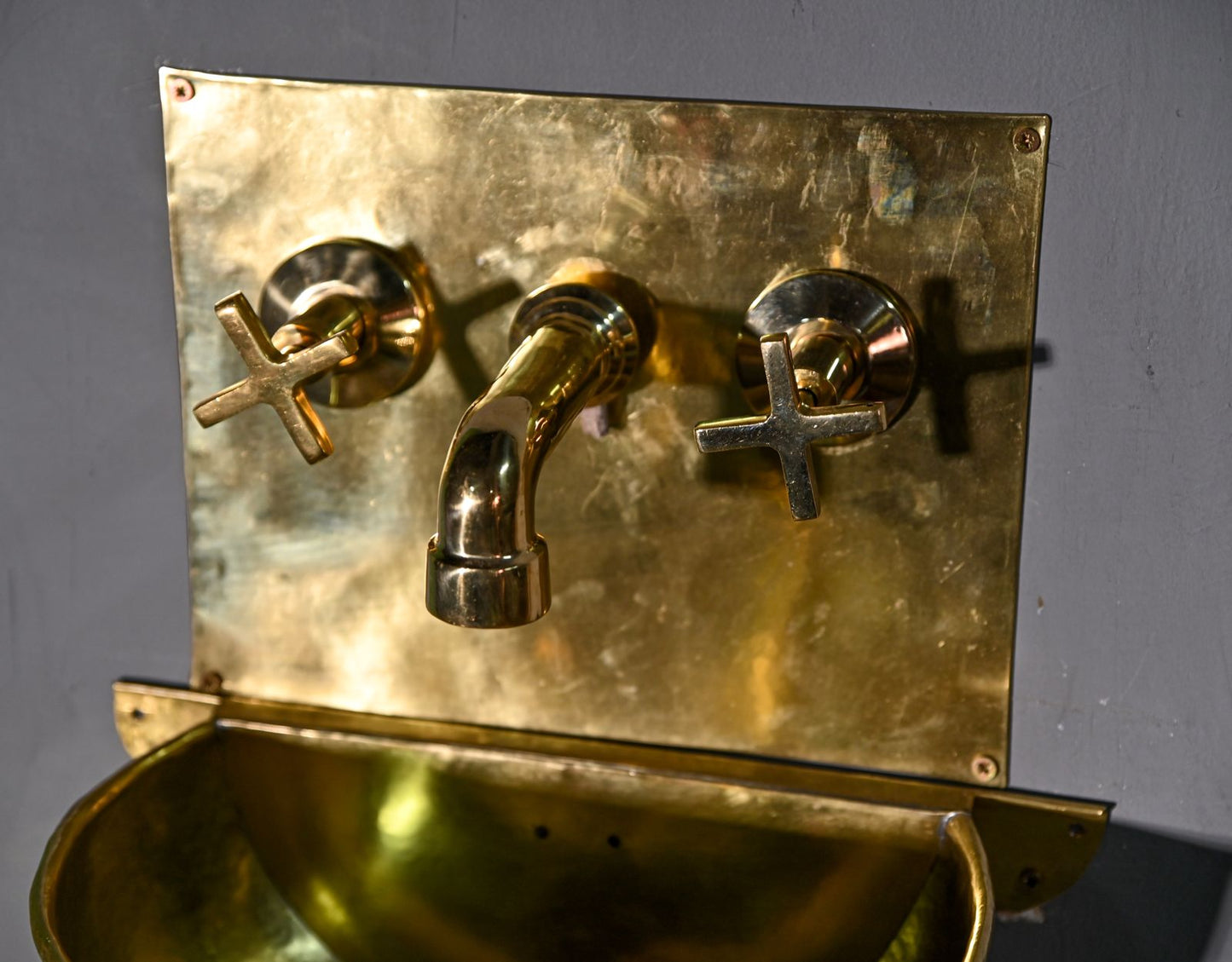Unlacquered Brass Wall-Mounted Sink – Floating Brass Washbasin with Integrated Faucet